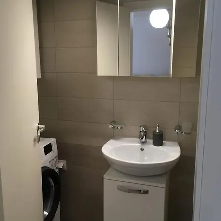Apartment Avangarden Ema Rosu
