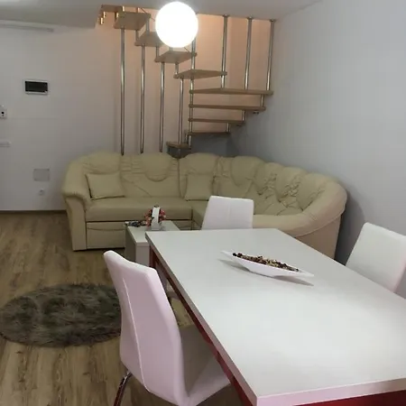 Apartment Avangarden Ema Rosu